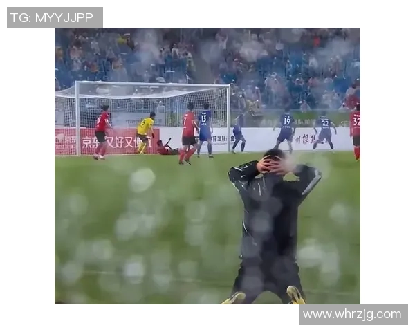 浴巾包裹下的足球明星私生活揭秘与运动场上的光辉对比